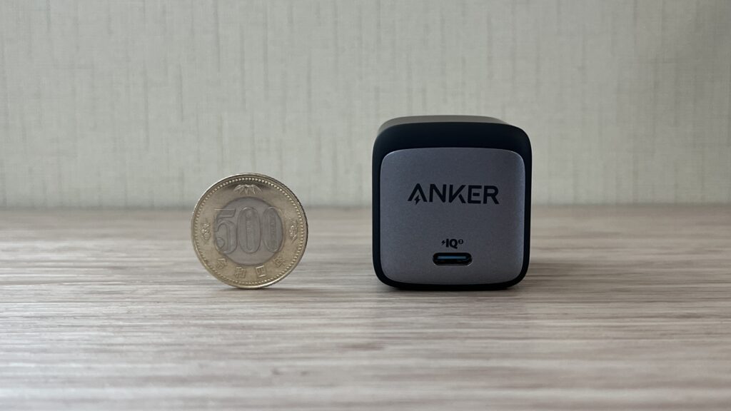 Anker Nano II 45Wと500円玉