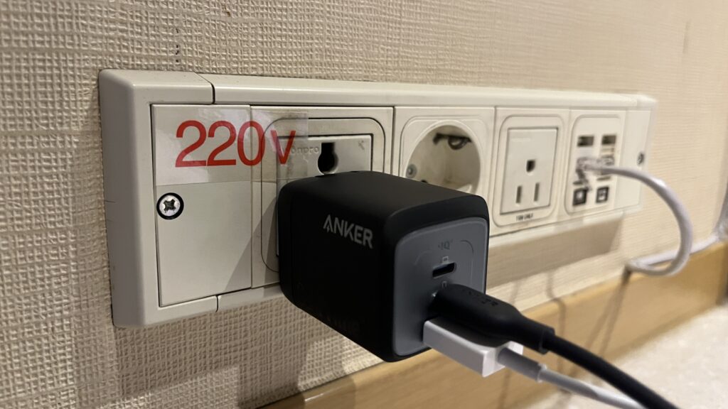 Anker Prime Wall Charger (67W, 3 ports, GaN)を海外で使用