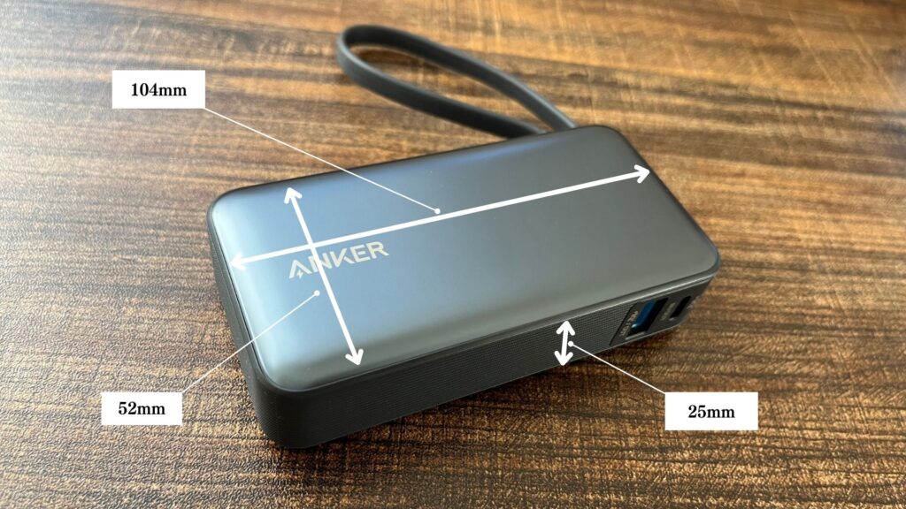 Anker Nano Power Bank (30W, Built-In USB-C Cable)の大きさ