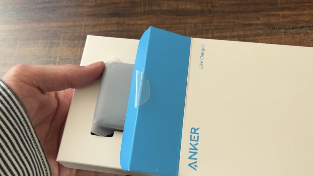 Anker Nano Power Bank (30W, Built-In USB-C Cable)の開封時