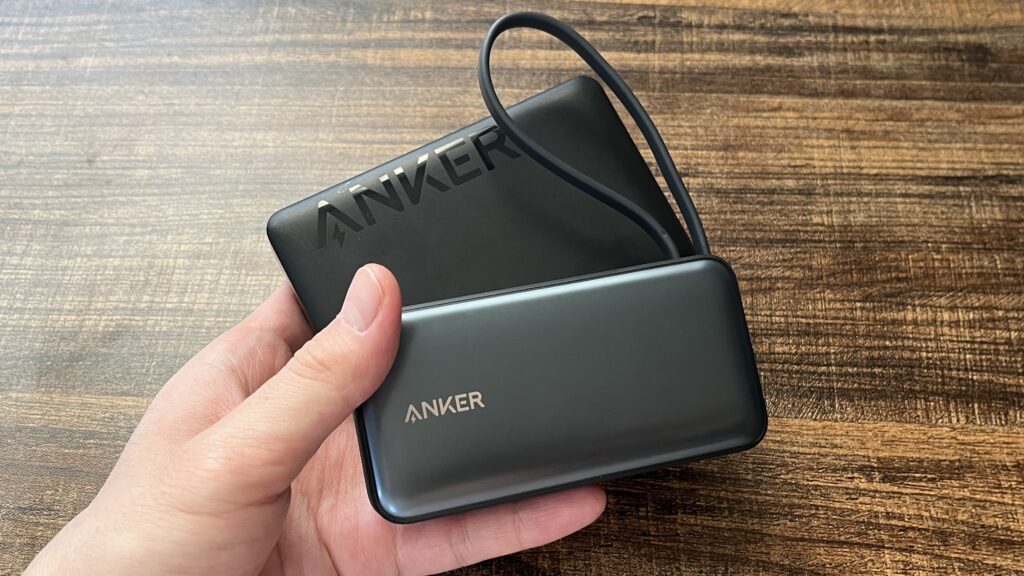 Anker Nano Power Bank (30W, Built-In USB-C Cable)とAnker 334 MagGo Battery (PowerCore 10000)の比較